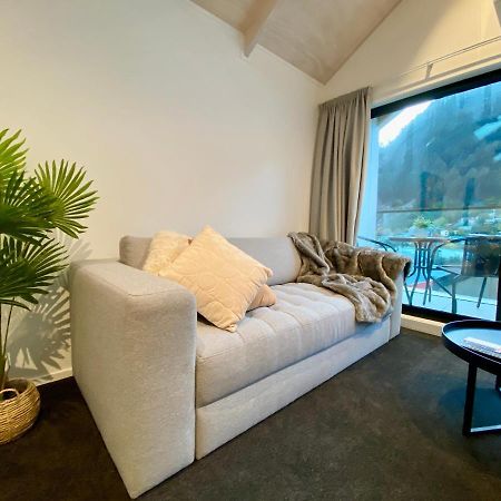 Modern 2-Bedroom Apartment 7-Mins Walk To Queenstown Bagian luar foto