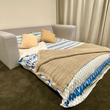 Modern 2-Bedroom Apartment 7-Mins Walk To Queenstown Bagian luar foto