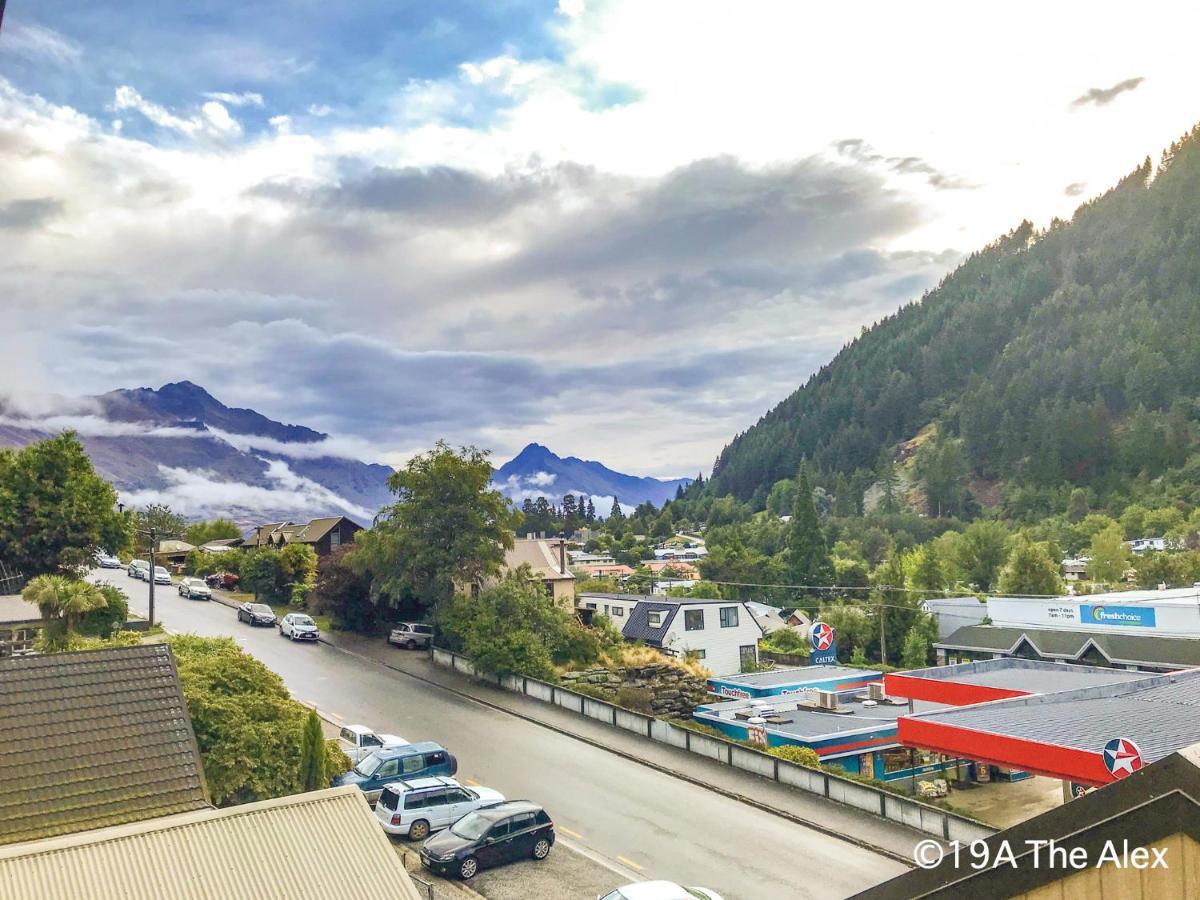 Modern 2-Bedroom Apartment 7-Mins Walk To Queenstown Bagian luar foto