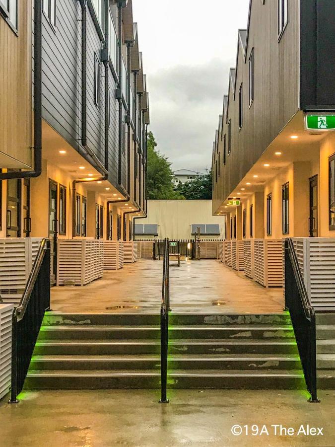 Modern 2-Bedroom Apartment 7-Mins Walk To Queenstown Bagian luar foto