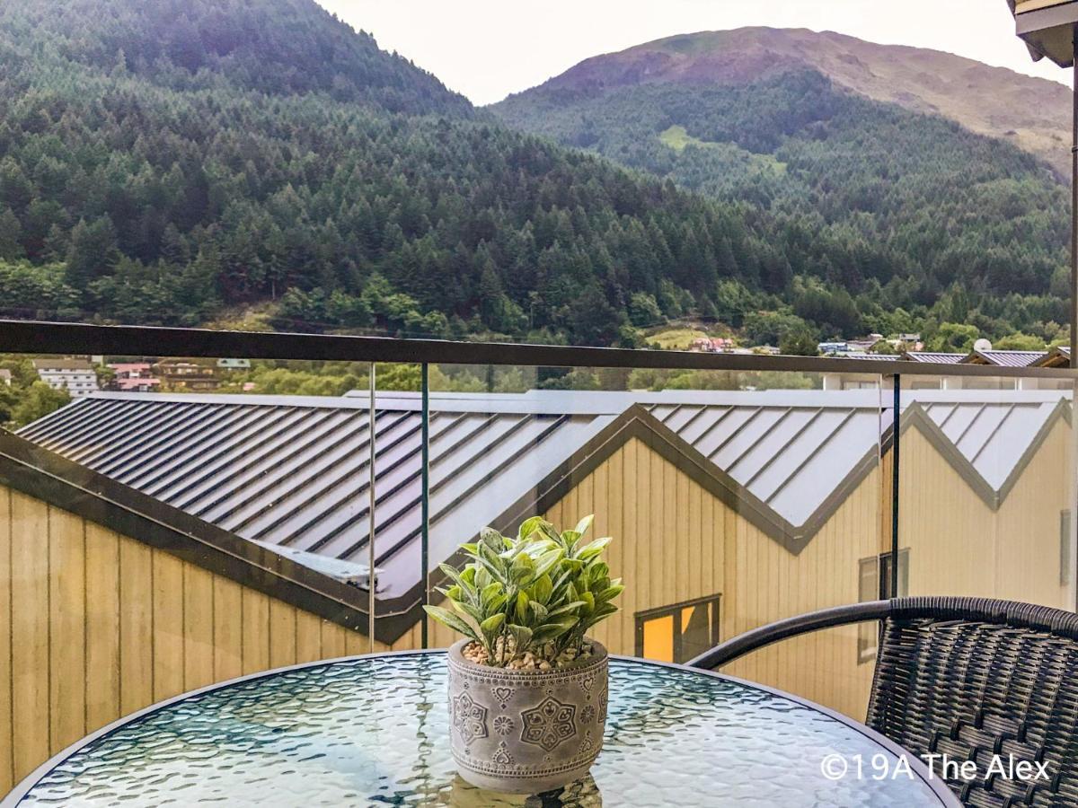 Modern 2-Bedroom Apartment 7-Mins Walk To Queenstown Bagian luar foto