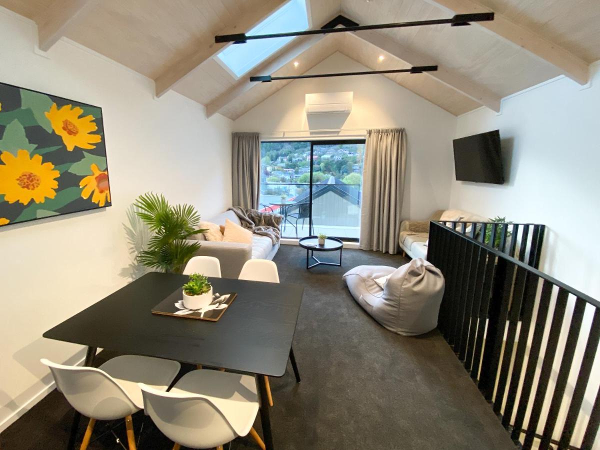 Modern 2-Bedroom Apartment 7-Mins Walk To Queenstown Bagian luar foto