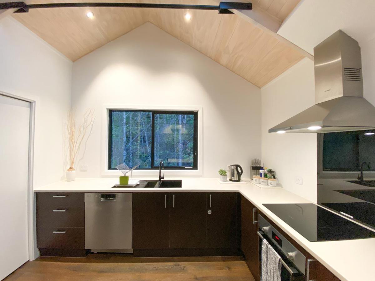 Modern 2-Bedroom Apartment 7-Mins Walk To Queenstown Bagian luar foto