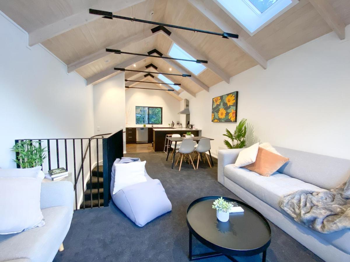 Modern 2-Bedroom Apartment 7-Mins Walk To Queenstown Bagian luar foto