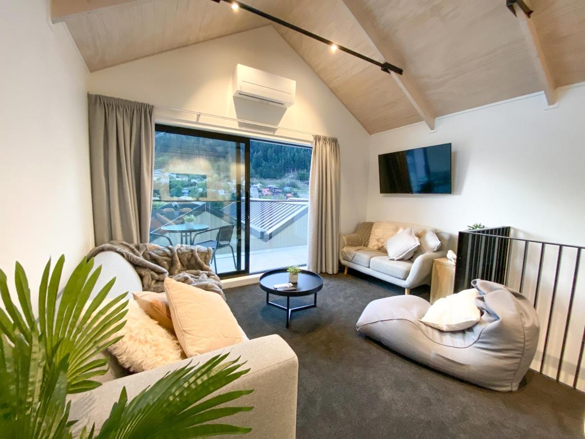Modern 2-Bedroom Apartment 7-Mins Walk To Queenstown Bagian luar foto