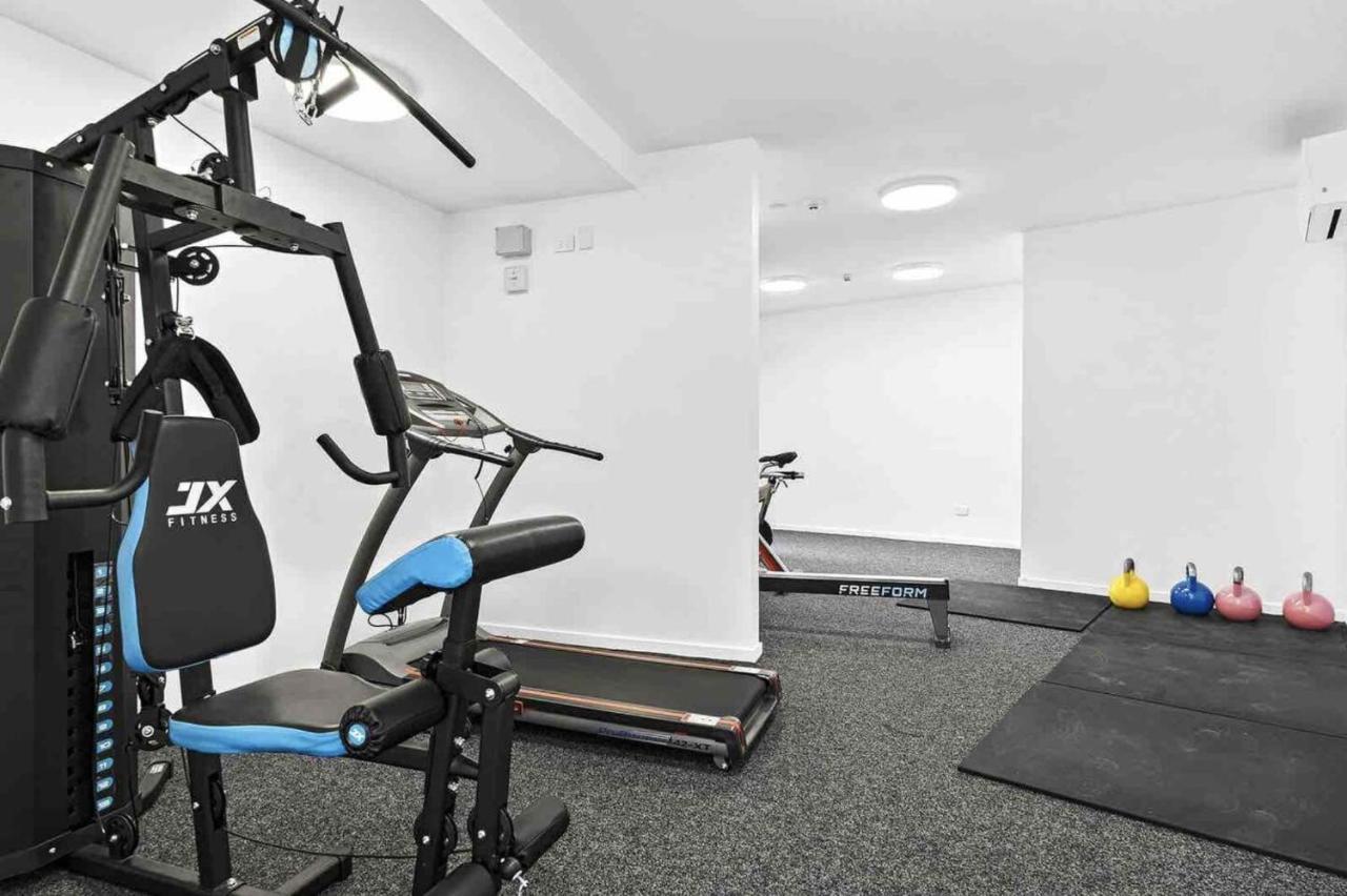 Modern 2-Bedroom Apartment 7-Mins Walk To Queenstown Bagian luar foto