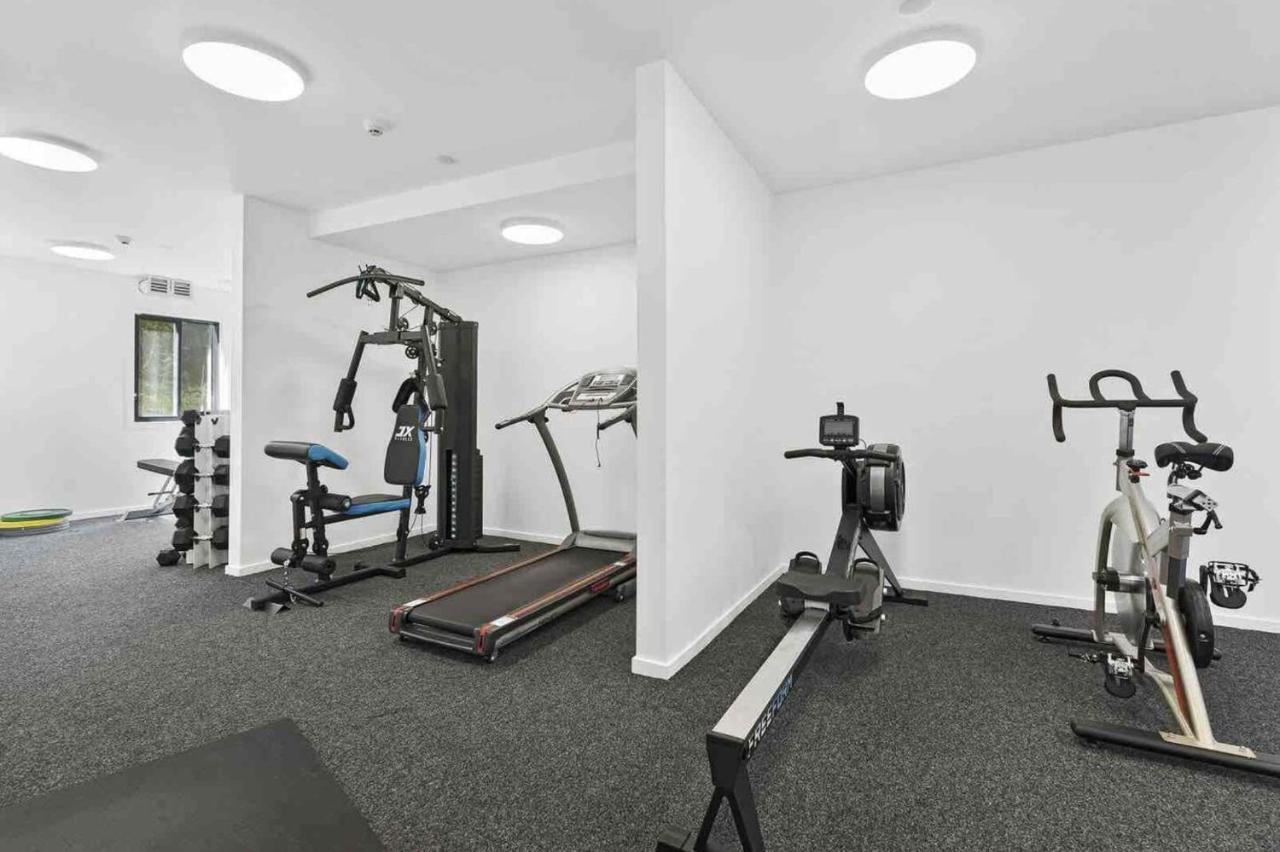 Modern 2-Bedroom Apartment 7-Mins Walk To Queenstown Bagian luar foto