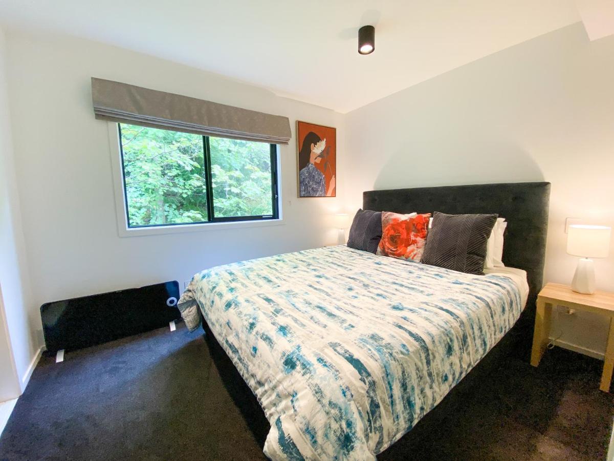 Modern 2-Bedroom Apartment 7-Mins Walk To Queenstown Bagian luar foto