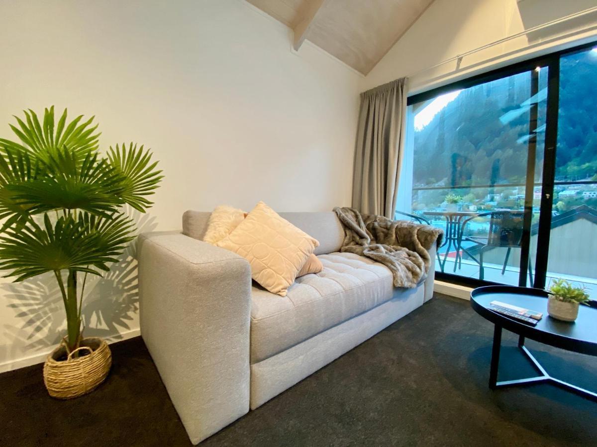 Modern 2-Bedroom Apartment 7-Mins Walk To Queenstown Bagian luar foto