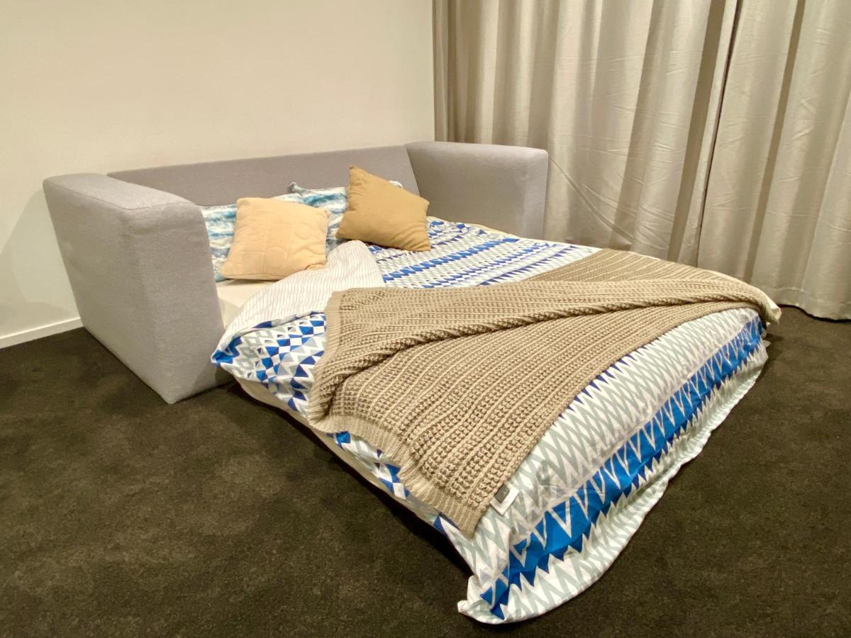 Modern 2-Bedroom Apartment 7-Mins Walk To Queenstown Bagian luar foto